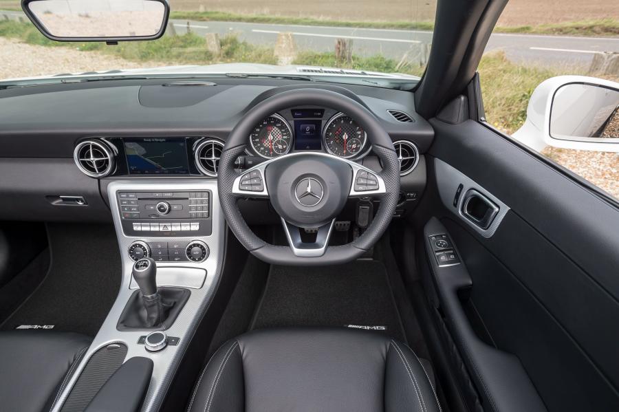 Торпедо Mercedes-Benz SLC180 AMG Line (R172) 2016 года  (UK) (фото 5 из 40)